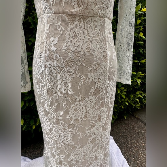 NWT Cream and white Wedding dress. - Picture 5 of 8